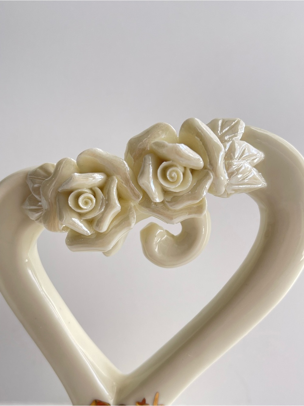 50th Anniversary Cream Ceramic Heart Figurine with Roses - Picture 3 of 5